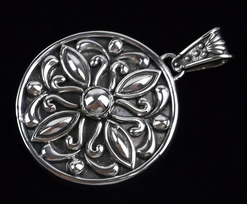 Mint Vintage Super Heavy Sterling Silver Pendant Taxco (1 of 4)