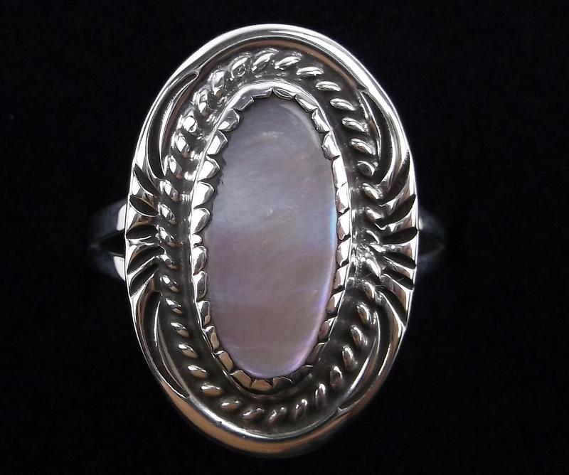 Mint Vintage Navajo Sterling Silver MOP Ring 7 (1 of 3)