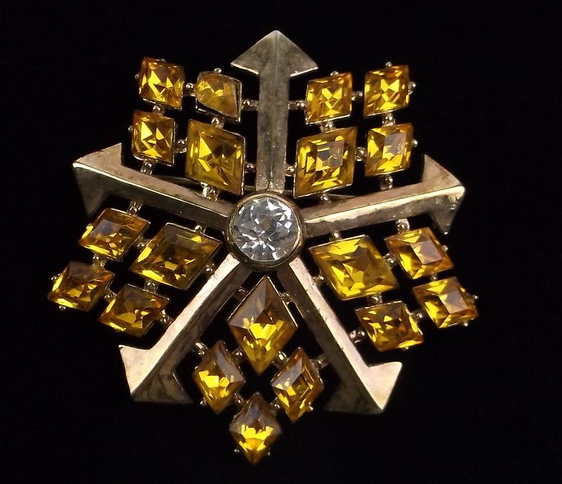 Stunning Vintage 1950s Crown Trifari Rhinestone Brooch: excellent condition
