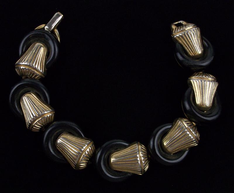 Gorgeous Vint 1950s Crown Trifari Lucite Bracelet 7" (1 of 4)