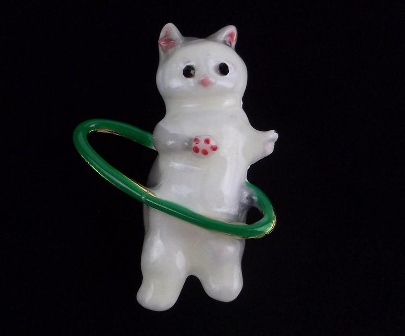 Mint Enameled Rhinestone Hula Hoop Kitty Cat Brooch (1 of 2)