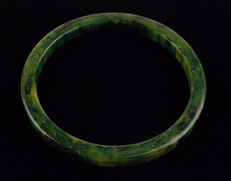 Mint Vintage 1950s Bakelite Bangle Bracelet (1 of 3)