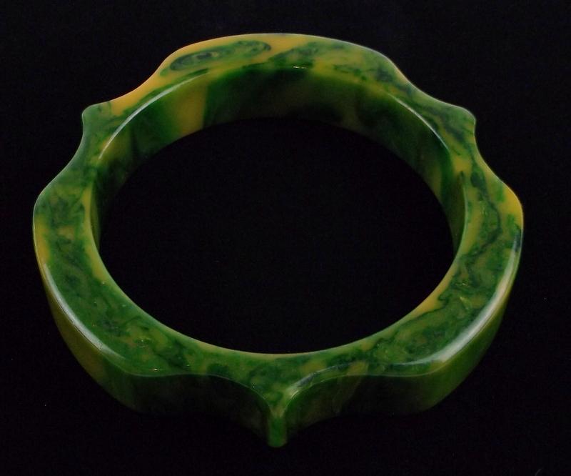 Rare Vint 1940s Shaped Bakelite Bangle Bracelet 6-7.5" (1 of 4)