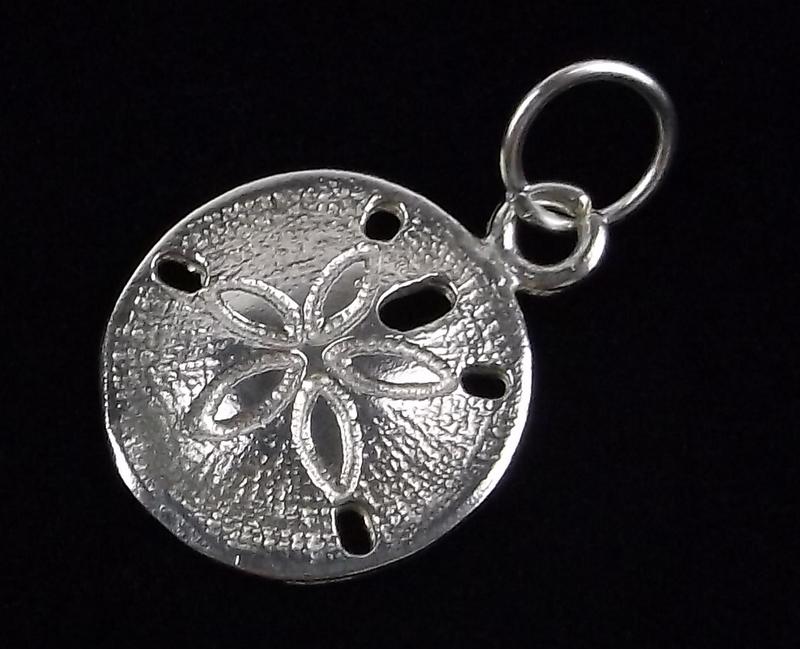 Mint Vintage Sterling Silver Sand Dollar Pendant Charm (1 of 2)