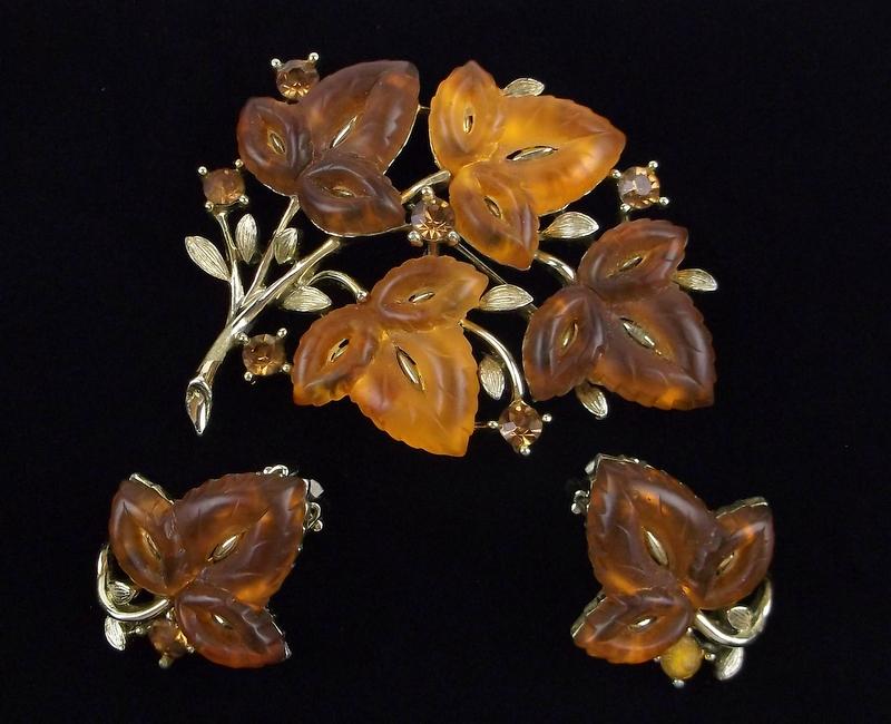 Stunning Vint 1950s Lisner Lucite Brooch Earrings Set (1 of 3)