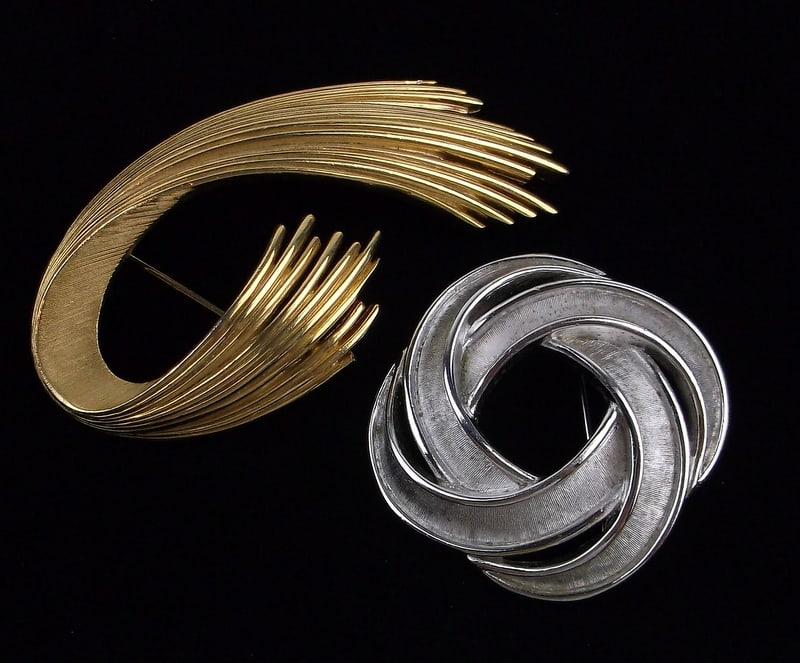 2 Mint Vintage Crown Trifari Brooch Lot (1 of 3)