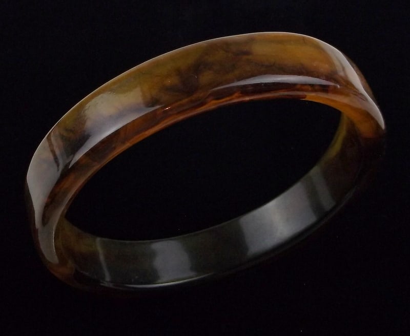 Mint Vintage 1950s Amber Lucite Bangle Bracelet (1 of 4)