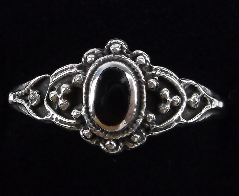Stunning Sterling Silver Onyx Ring Size 8 (1 of 2)