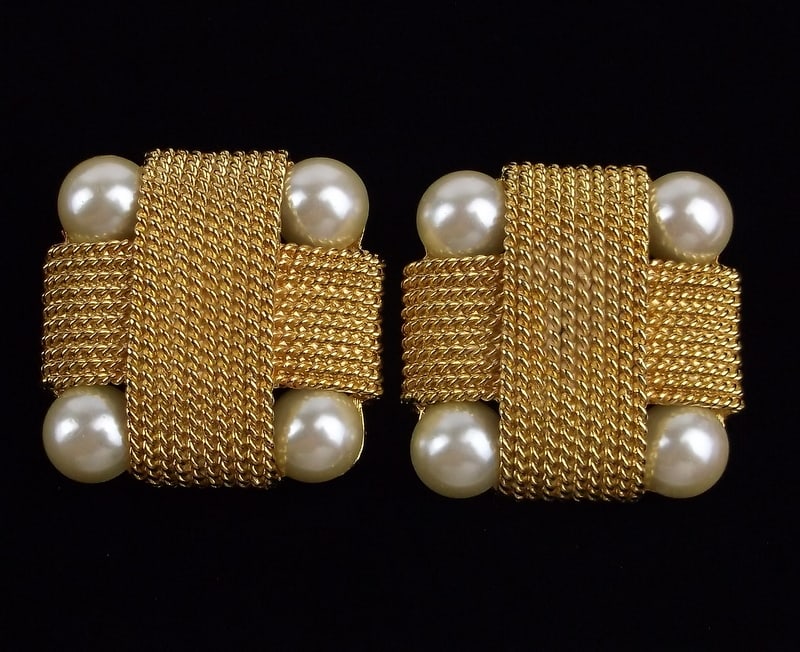 Mint Vintage Les Bernard VC Signed Earrings Big: Mint Condition, In Like New Condition, Perfect