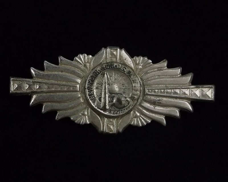 Vintage 1930s Art Deco NY Worlds Fair Brooch (1 of 4)