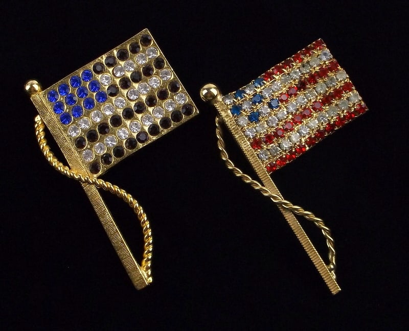 2 Mint Vintage US Rhinestone Flag Brooch Lot (1 of 3)