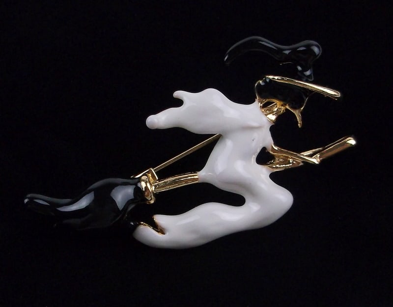 Mint Enameled Witch On Broomstick Brooch Halloween (1 of 1)