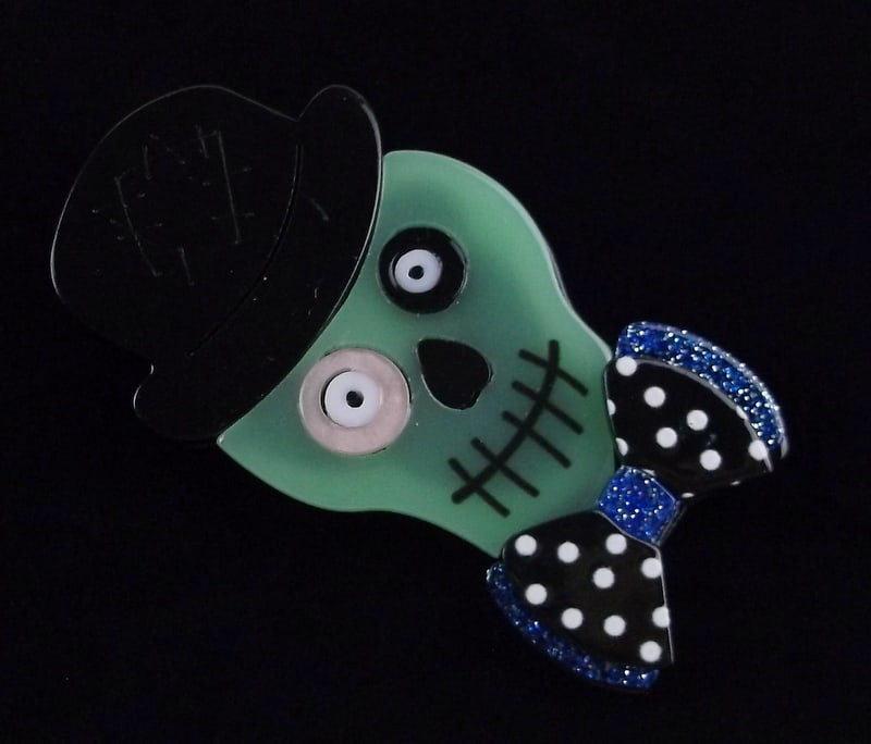 Mint Lucite Glow In The Dark Zombie Brooch 3D: Mint Condition, In Like New Condition, Perfect