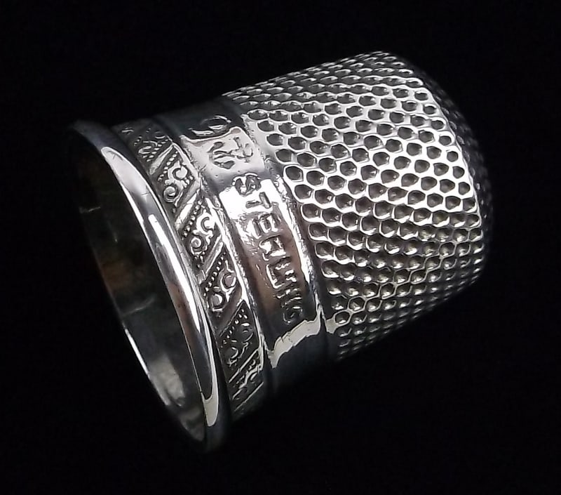 Stunning Vintage 1940s Sterling Silver Sewing Thimble (1 of 3)
