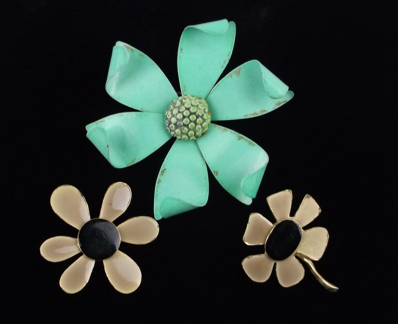 Gorgeous Vintage 1960s 70s Flower Brooch Lot: excellent condition