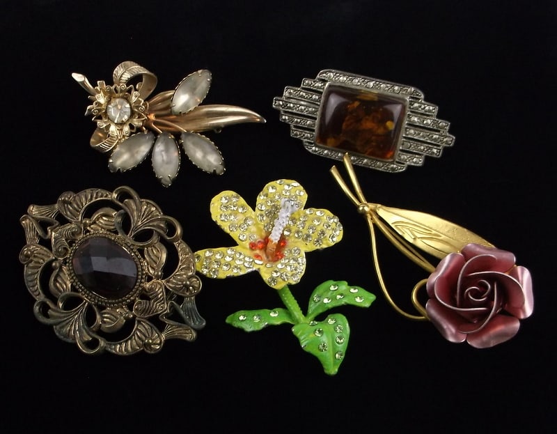 5 Gorgeous Vintage Rhinestone Brooch Lot (1 of 2)