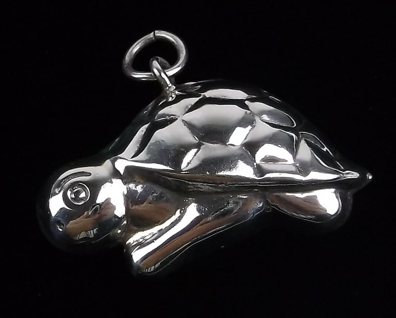 Mint Vintage Sterling Silver Turtle Pendant (1 of 2)