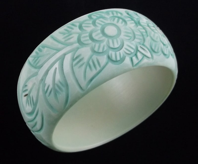 Stunning Vintage 1960s Marbled Lucite Bangle Bracelet: excellent condition