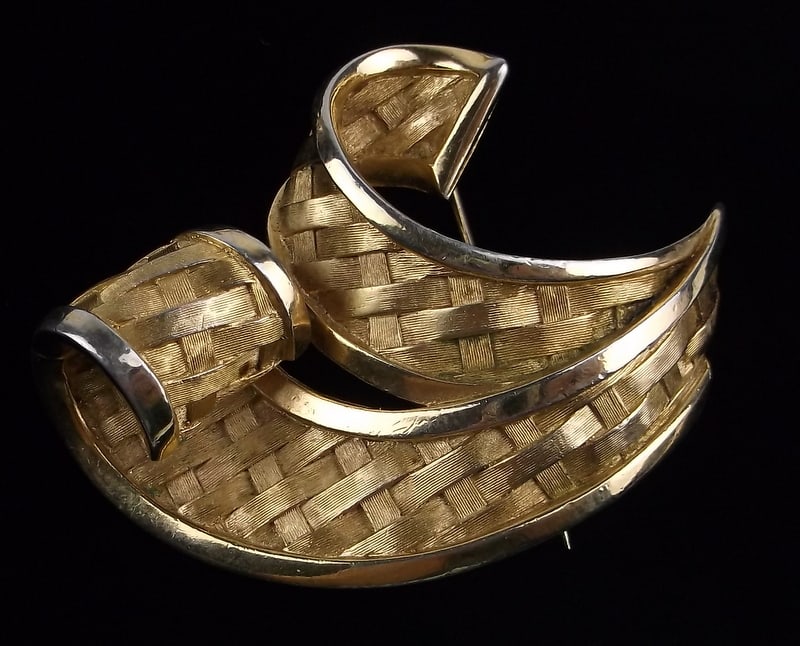 Stunning Vintage 1960s Crown Trifari Brooch: excellent condition