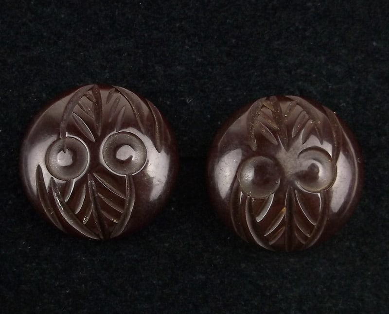 Mint Vintage 1940s Carved Bakelite Earrings: Mint Condition, In Like New Condition, Perfect