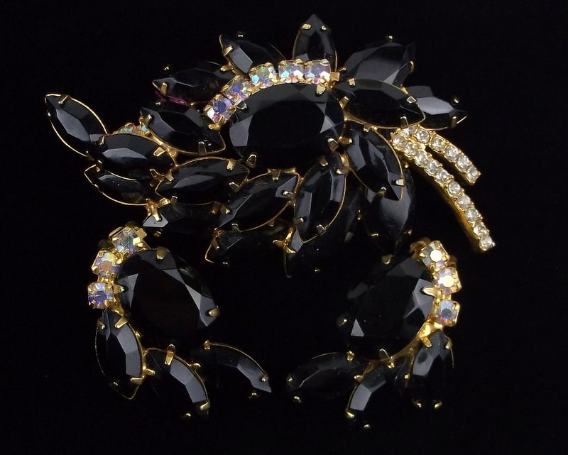 Mint Vint 1960s Juliana Rhinestone Brooch Earrings Set (1 of 5)