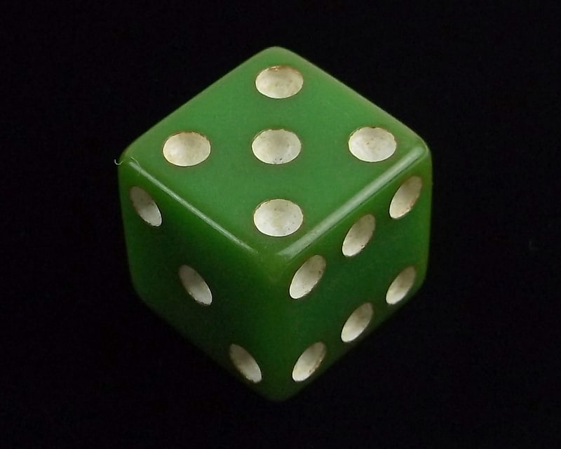 Stunning Vintage 1940s Bakelite Dice Die: excellent condition
