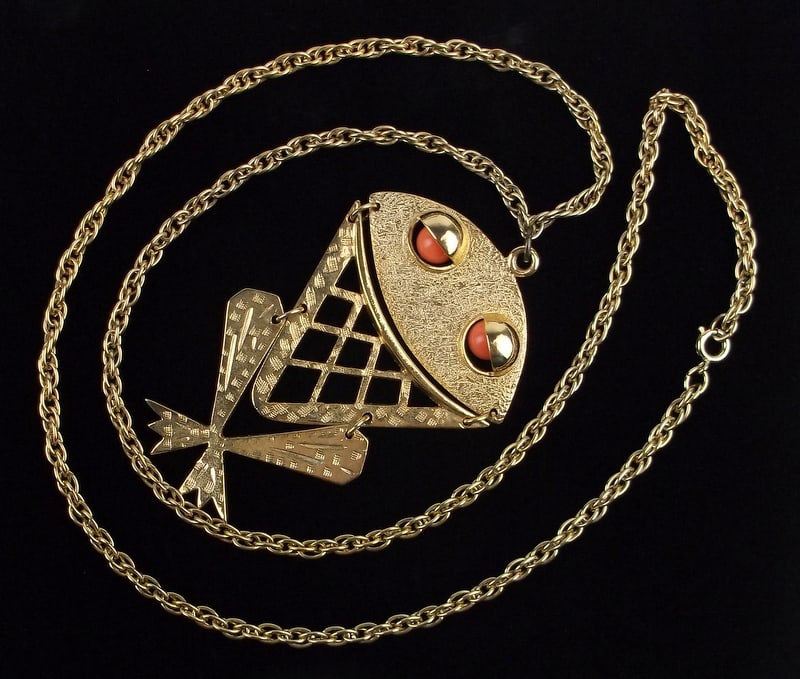 Mint Vint 1960s Sarah Coventry Lucite Frog Necklace 28": Mint Condition, In Like New Condition, Perfect