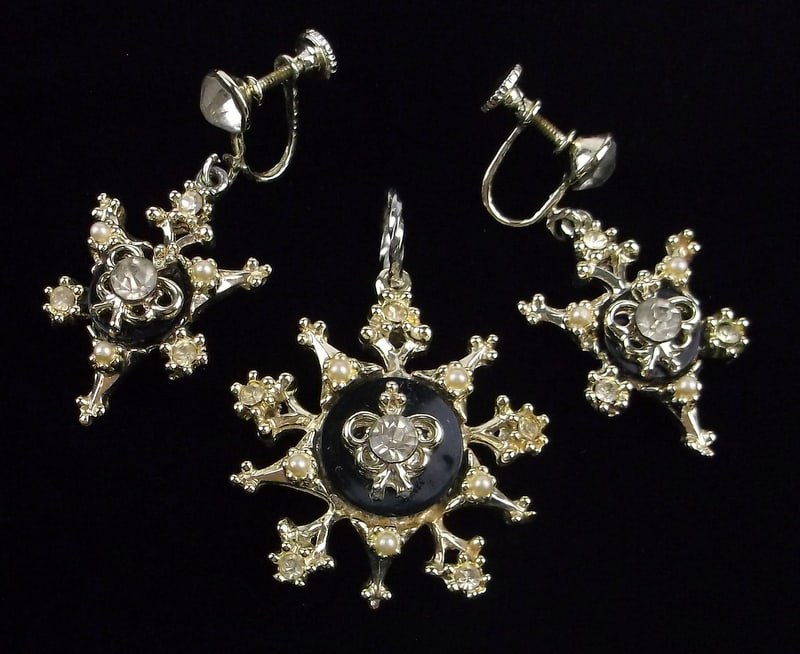 Mint Vint 1950s Rhinestone Lucite Brooch Earrings Set (1 of 3)