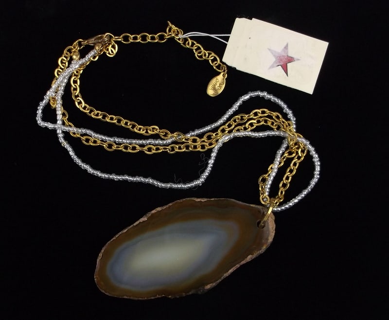 New Boxed Macys Robert Rose Geode Necklace 18": new condition