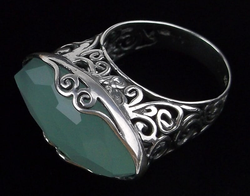 Mint Designer Sterling Silver Green Chalcedony Ring 8 (1 of 3)