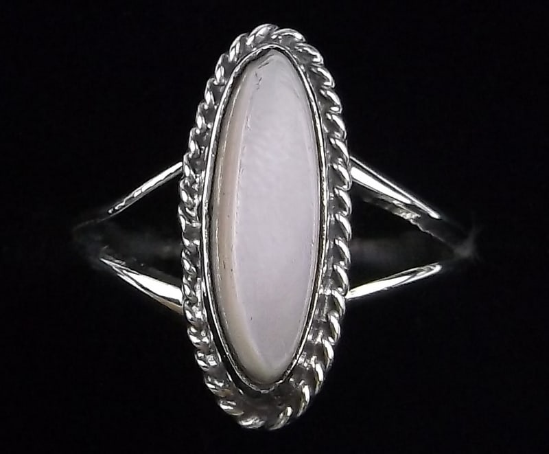 Mint 1960s Navajo Sterling Silver MOP Ring 3.5: handmade Genuine Navajo Sterling Silver in Excellent Condition