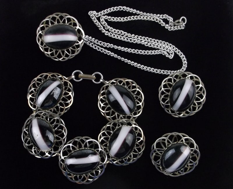 Mint 1960s Glass Bracelet Necklace Earrings Set 8" 18": Mint Condition, In Like New Condition, Perfect