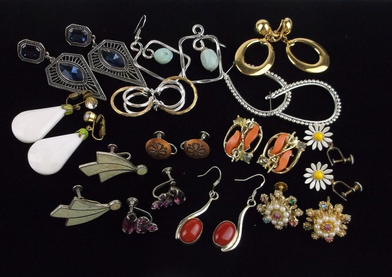 Stunning Vint Mixed Rhinestone Southwestern Earrings Lot (1 of 2)