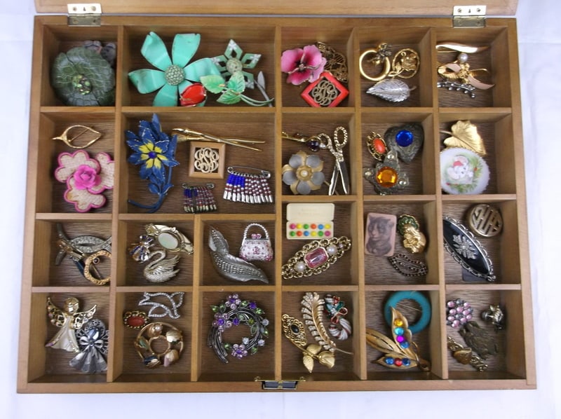 Huge Vintage 60 Count Rhinestone Brooch Lot Nice Cat Flower (1 of 6)