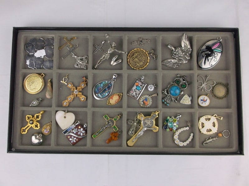 Gorgeous 50 Pendant Mixed Lot Crucifix Amber Fairy Coin More (1 of 5)