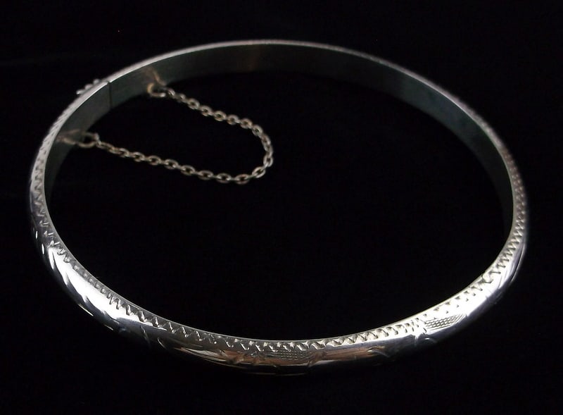 Stunning Vintage Sterling Silver Bangle Bracelet 6-7.5": Guaranteed Solid 925 Sterling Silver, in Excellent Condition