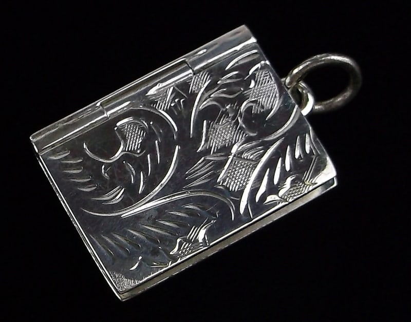 Stunning Vint Sterling Silver Book Style Locket Pendant: Guaranteed Solid 925 Sterling Silver, in Excellent Condition