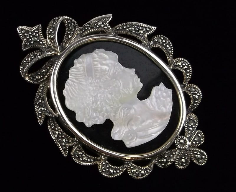 Mint Vint Thick Sterling Silver MOP Onyx Cameo Brooch: Mint Condition, In Like New Condition, Perfect