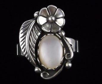 Mint Vint Navajo Sterling Silver MOP Ring 5.5