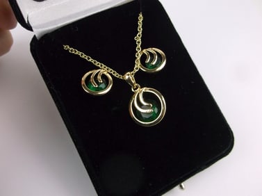 New Vint Boxed Green Stone Necklace Earrings Set 18"