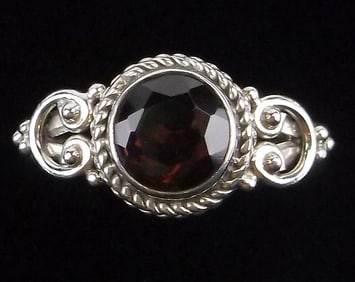 New Sterling Silver Garnet Ring 6