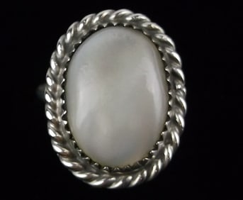 Mint Vintage 1960s Navajo Sterling Silver MOP Ring 5