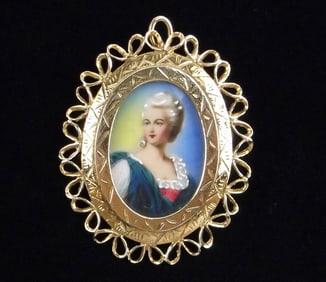 INCREDIBLE 14kt Gold Hand Painted 1950s Cameo Brooch 11.28g