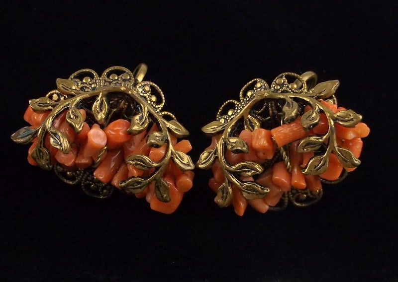Mint Vintage 1940s Red Coral Screw Back Earrings (1 of 3)