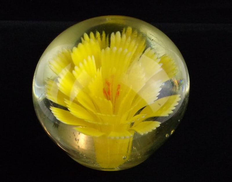 Stunning Vintage 1950s Murano Art Glass Paperweight: excellent condition
