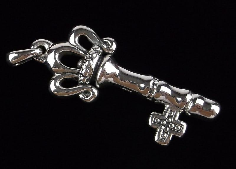 New Big Designer Sterling Silver Key Pendant (1 of 3)