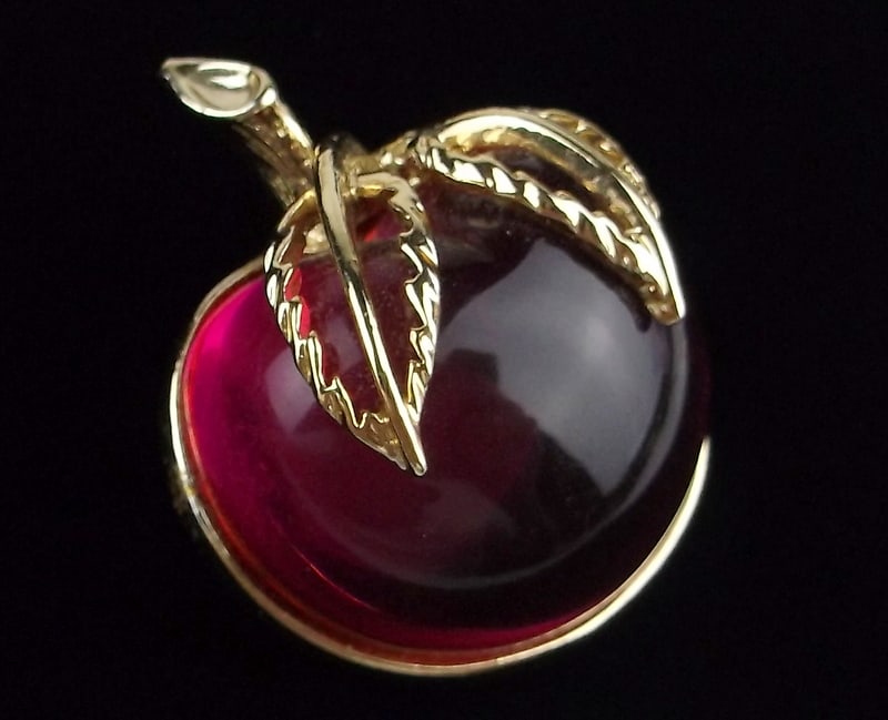 New Vint 1960s Sarah Coventry Jelly Belly Apple Brooch: new condition
