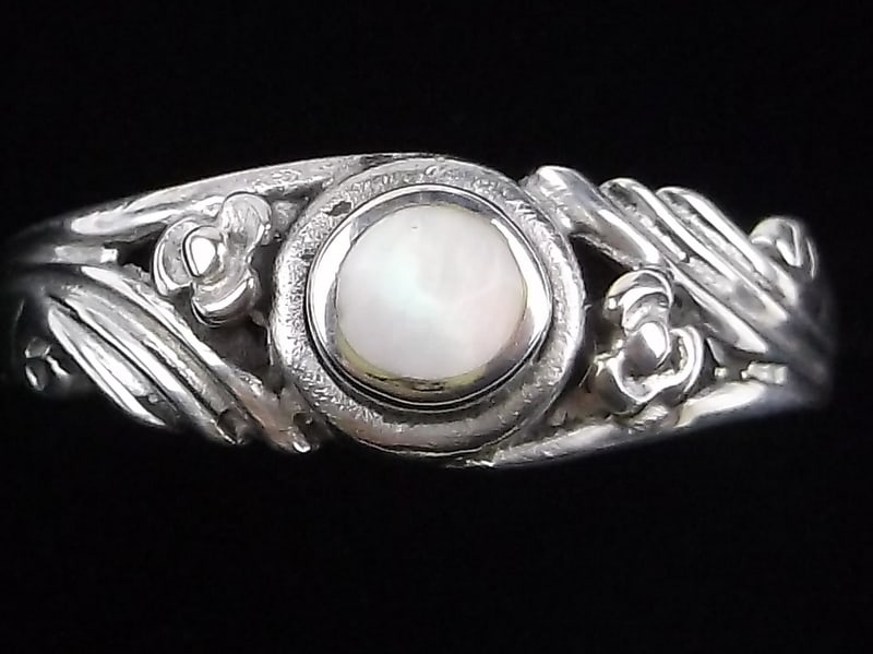 Mint Vintage Sterling Silver MOP Ring Thick 7.5 (1 of 2)