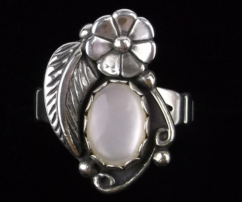 New Vintage Navajo Sterling Silver MOP Ring 5.5 (1 of 2)