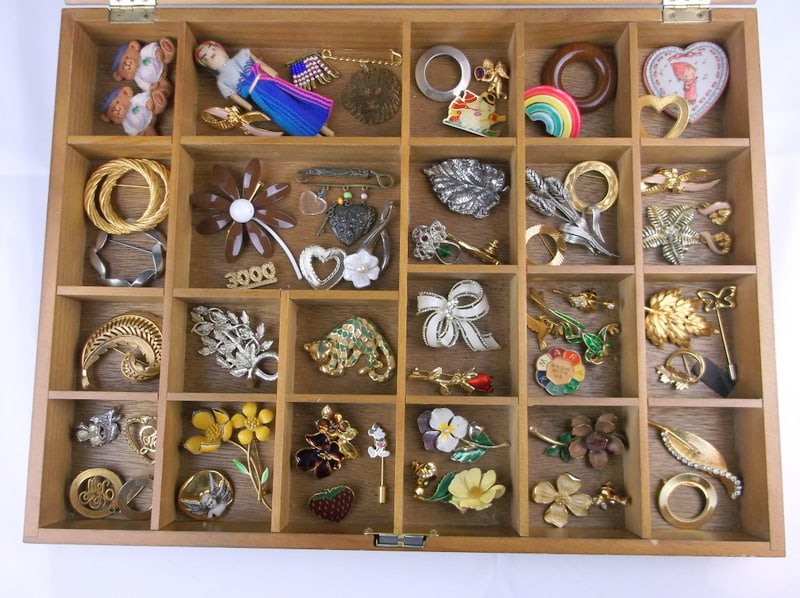 Big Lot of 57 Vintage Mixed Brooch Lot Rhinestone Enameled (1 of 5)